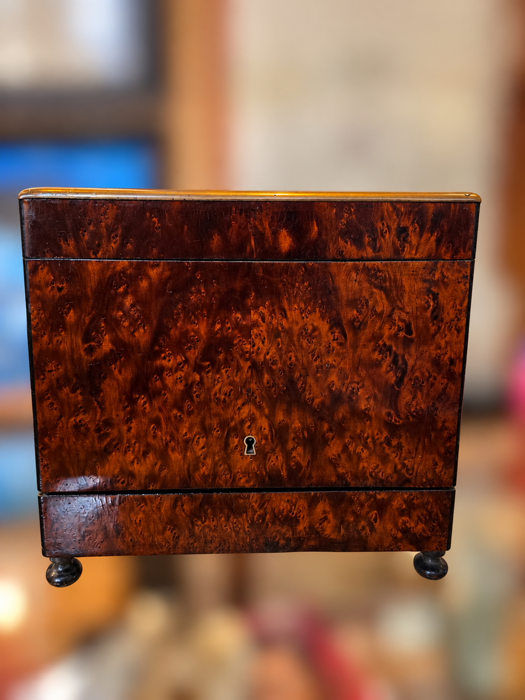 Liquor and Cigar Humidor Tantalus - Closed